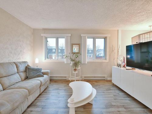 Salon - 136 Rue Louise, L'Épiphanie, QC - Indoor Photo Showing Living Room