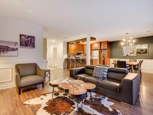 Living room - 204-310 Ch. Louis-Dufour, Saint-Sauveur, QC - Indoor Photo Showing Living Room