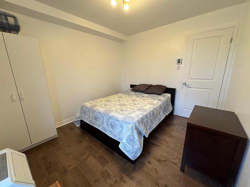 Chambre Ã Â coucher - 10665 Av. Larose, Montréal (Ahuntsic-Cartierville), QC - Indoor Photo Showing Bedroom