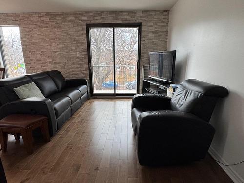 Salon - 10665 Av. Larose, Montréal (Ahuntsic-Cartierville), QC - Indoor Photo Showing Living Room