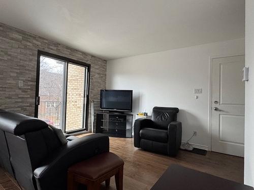 Salon - 10665 Av. Larose, Montréal (Ahuntsic-Cartierville), QC - Indoor Photo Showing Living Room