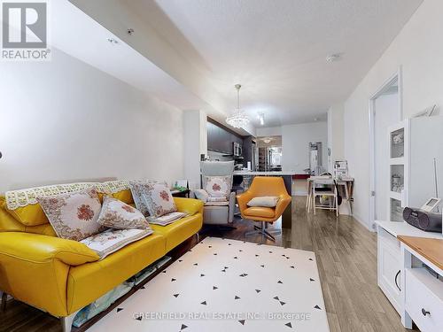 709 W - 565 Wilson Avenue, Toronto, ON - Indoor Photo Showing Living Room