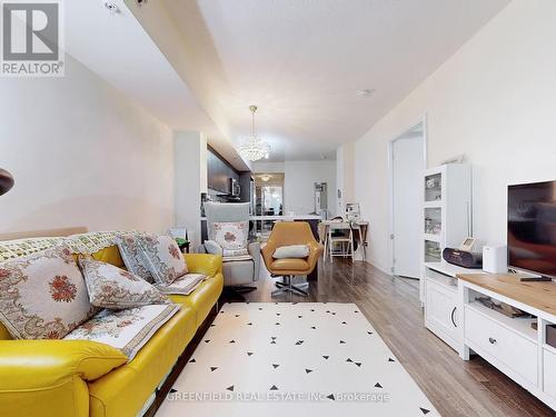 709 W - 565 Wilson Avenue, Toronto, ON - Indoor Photo Showing Living Room