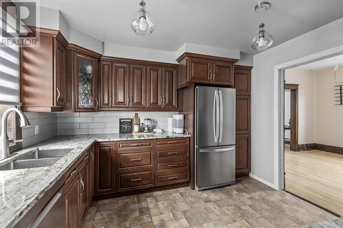 472 Wellington St E, Sault Ste. Marie, ON - Indoor Photo Showing Kitchen With Double Sink