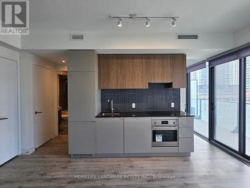 1502 - 161 Roehampton Avenue, Toronto, ON - Indoor Photo Showing Kitchen