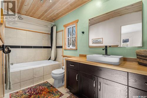 210-212 Watrous Street, Manitou Beach, SK - Indoor Photo Showing Bathroom