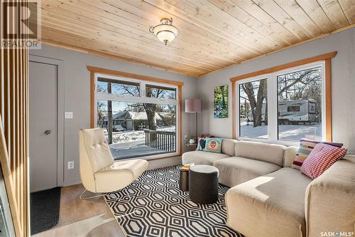 210-212 Watrous Street, Manitou Beach, SK - Indoor Photo Showing Living Room