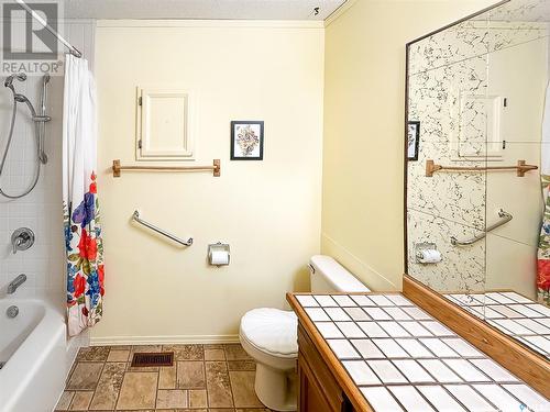 133 2Nd Street W, Lafleche, SK - Indoor Photo Showing Bathroom