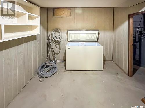 133 2Nd Street W, Lafleche, SK - Indoor Photo Showing Laundry Room