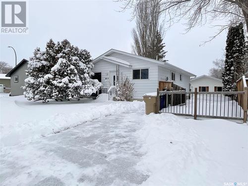 6814 1St Avenue N, Regina, SK - Outdoor