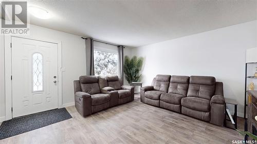 6814 1St Avenue N, Regina, SK - Indoor Photo Showing Living Room