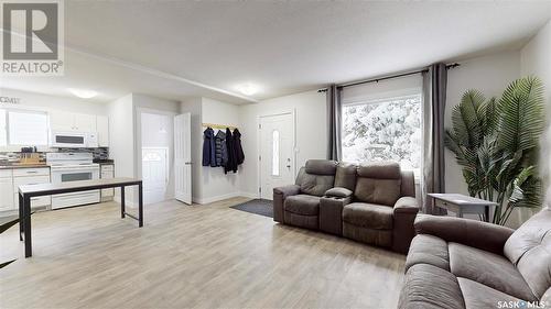 6814 1St Avenue N, Regina, SK - Indoor Photo Showing Living Room