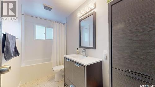 6814 1St Avenue N, Regina, SK - Indoor Photo Showing Bathroom