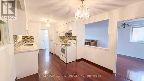 33 Hopperton Drive, Toronto, ON - Indoor Photo Showing Kitchen With Double Sink