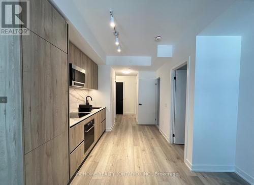 2006 - 127 Broadway Avenue, Toronto, ON - Indoor Photo Showing Kitchen