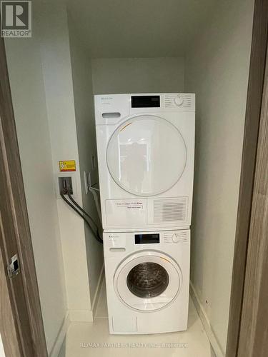 3509 - 95 Mcmahon Drive, Toronto, ON - Indoor Photo Showing Laundry Room