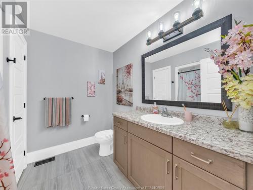 308 Patten Crescent, Amherstburg, ON - Indoor Photo Showing Bathroom