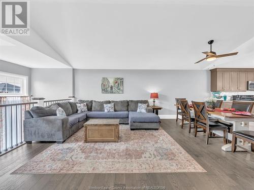 308 Patten Crescent, Amherstburg, ON - Indoor Photo Showing Living Room