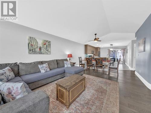 308 Patten Crescent, Amherstburg, ON - Indoor Photo Showing Living Room