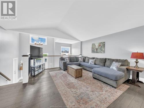 308 Patten Crescent, Amherstburg, ON - Indoor Photo Showing Living Room