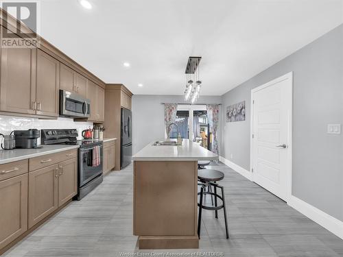 308 Patten Crescent, Amherstburg, ON - Indoor Photo Showing Kitchen