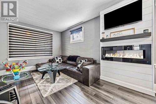 344 Maxwell Street, Sarnia, ON - Indoor Photo Showing Living Room With Fireplace