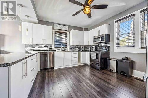 344 Maxwell Street, Sarnia, ON - Indoor Photo Showing Kitchen With Upgraded Kitchen