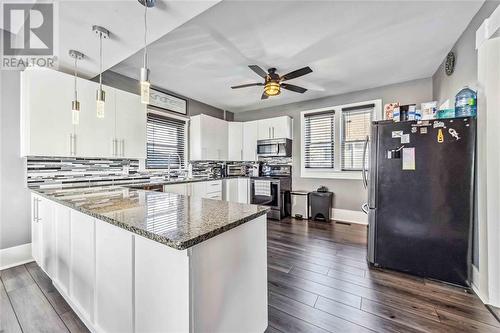 344 Maxwell Street, Sarnia, ON - Indoor Photo Showing Kitchen With Upgraded Kitchen