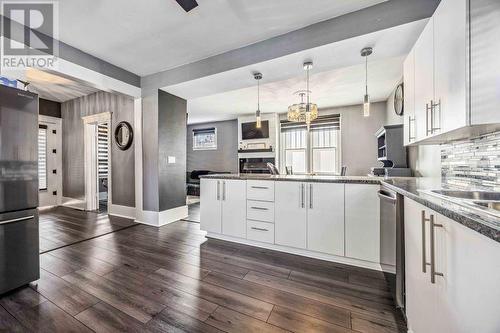 344 Maxwell Street, Sarnia, ON - Indoor Photo Showing Kitchen With Upgraded Kitchen