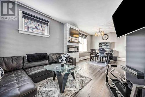 344 Maxwell Street, Sarnia, ON - Indoor Photo Showing Living Room