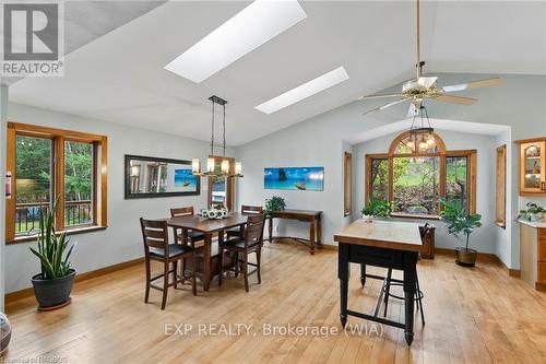 5 15Th Avenue, South Bruce Peninsula, ON - Indoor Photo Showing Dining Room