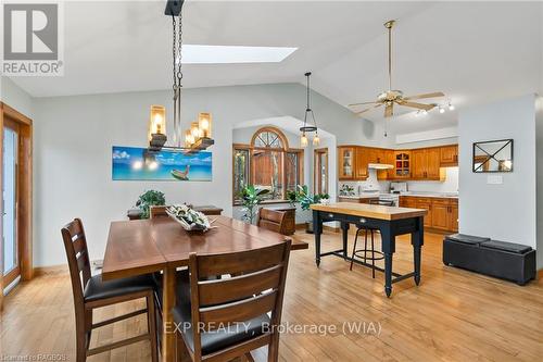 5 15Th Avenue, South Bruce Peninsula, ON - Indoor Photo Showing Dining Room