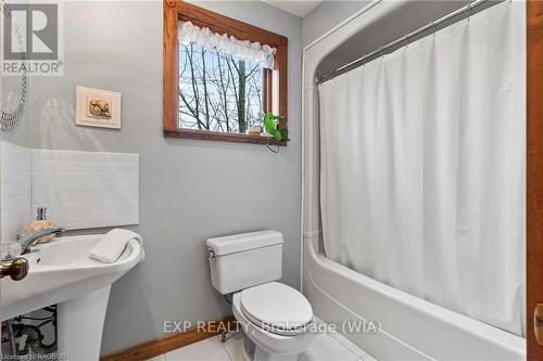 5 15Th Avenue, South Bruce Peninsula, ON - Indoor Photo Showing Bathroom