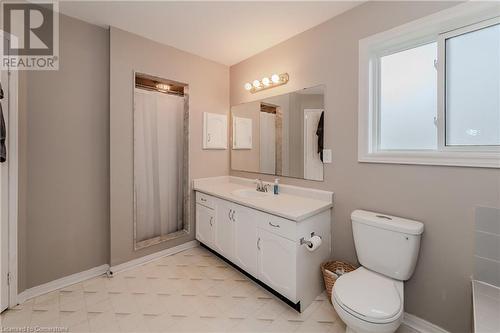 27 Attwood Drive, Cambridge, ON - Indoor Photo Showing Bathroom