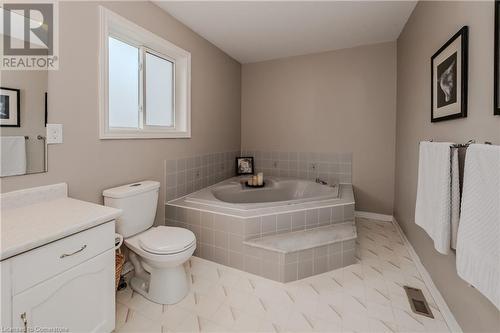 27 Attwood Drive, Cambridge, ON - Indoor Photo Showing Bathroom