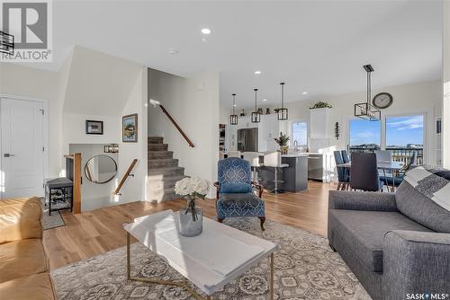 68 Meadowlark Crescent, Blucher Rm No. 343, SK - Indoor Photo Showing Living Room