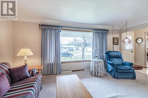 129 Boehmer Blvd, Sault Ste Marie, ON - Indoor Photo Showing Living Room