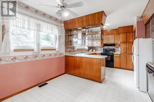 129 Boehmer Blvd, Sault Ste Marie, ON - Indoor Photo Showing Kitchen