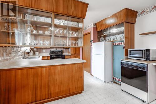 129 Boehmer Blvd, Sault Ste Marie, ON - Indoor Photo Showing Kitchen With Double Sink