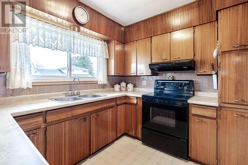 129 Boehmer Blvd, Sault Ste Marie, ON - Indoor Photo Showing Kitchen With Double Sink