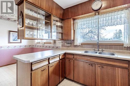 129 Boehmer Blvd, Sault Ste Marie, ON - Indoor Photo Showing Kitchen With Double Sink