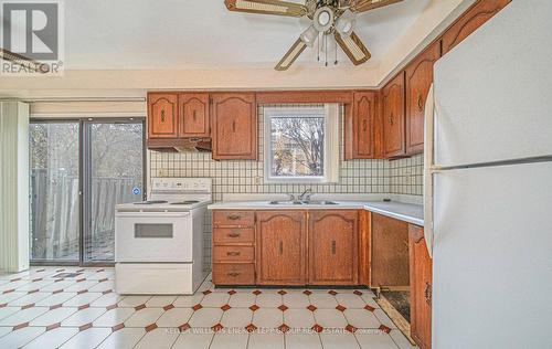 6 Maitland Drive, Markham (Milliken Mills West), ON - Indoor Photo Showing Kitchen With Double Sink