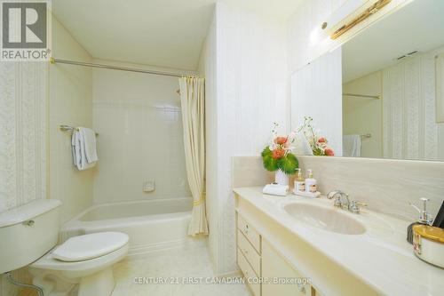 1085 Prince Philip Court, London, ON - Indoor Photo Showing Bathroom