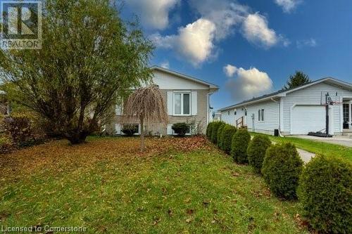 View of side of home featuring a garage and a yard - 539 Briarwood Avenue, Listowel, ON - Outdoor