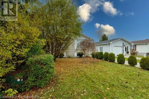 View of front of property featuring a front lawn and a garage - 539 Briarwood Avenue, Listowel, ON - Outdoor