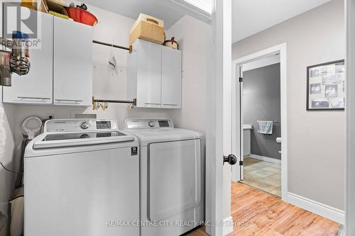 98 Laura Lane, Strathroy-Caradoc (Ne), ON - Indoor Photo Showing Laundry Room