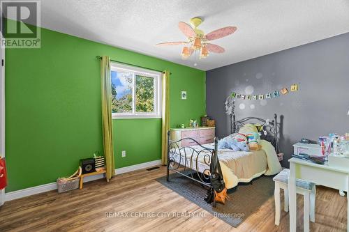 98 Laura Lane, Strathroy-Caradoc (Ne), ON - Indoor Photo Showing Bedroom