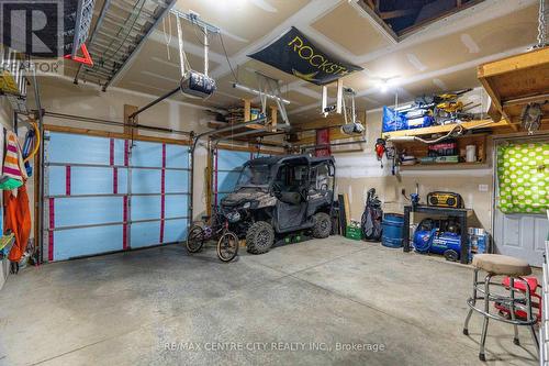 98 Laura Lane, Strathroy-Caradoc (Ne), ON - Indoor Photo Showing Garage