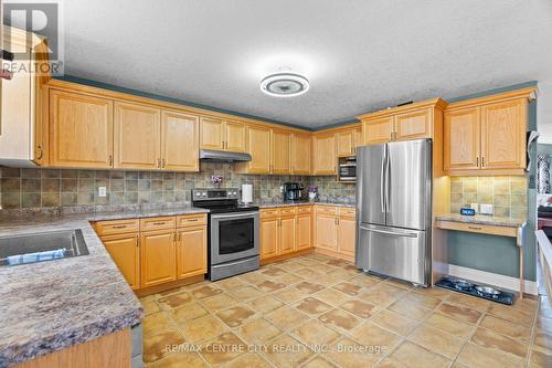 98 Laura Lane, Strathroy-Caradoc (Ne), ON - Indoor Photo Showing Kitchen With Stainless Steel Kitchen With Double Sink