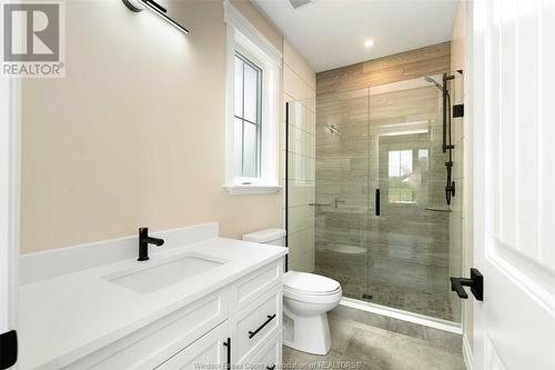 2576 Mayfair, Lasalle, ON - Indoor Photo Showing Bathroom